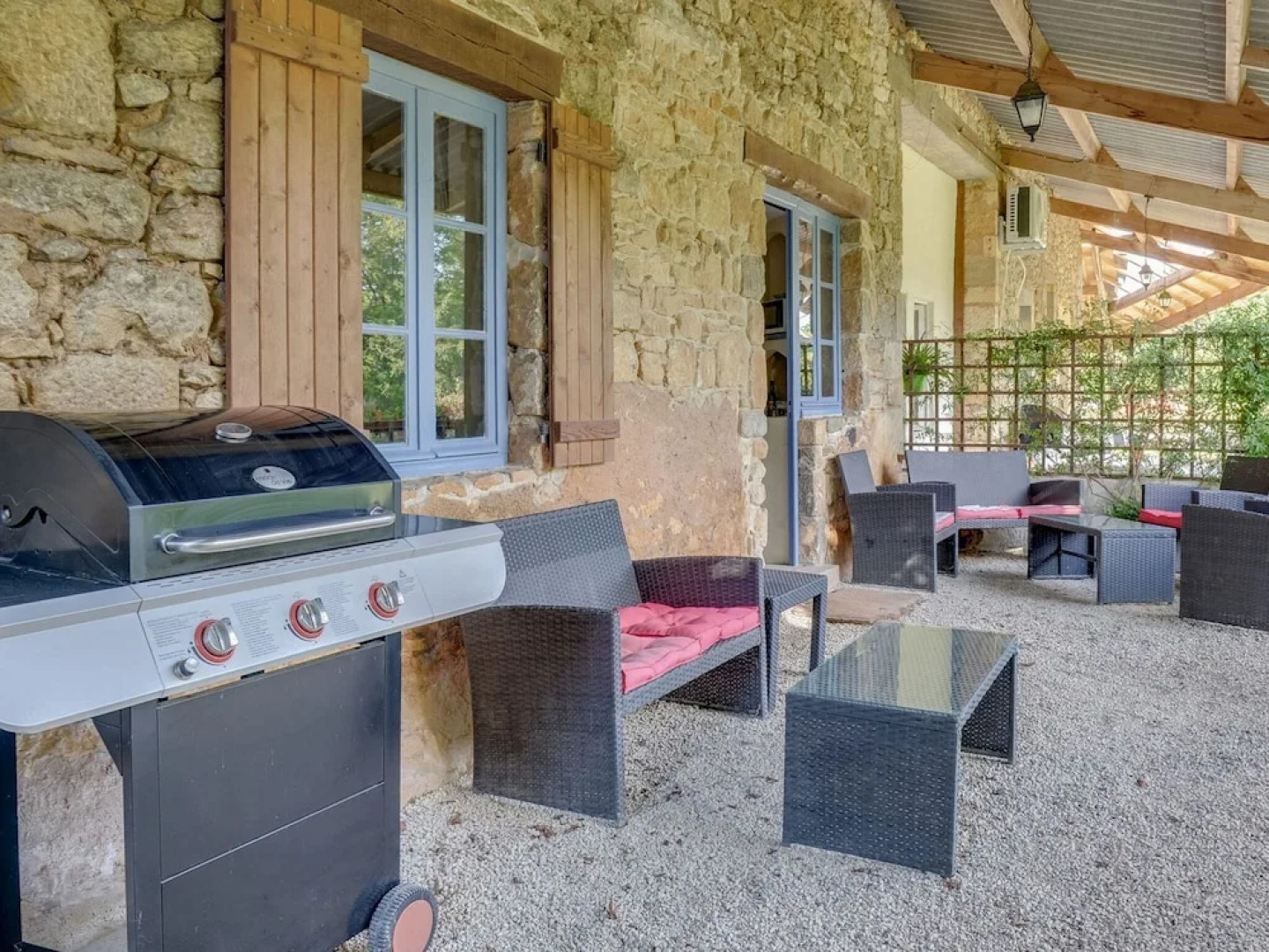 Secluded Holiday Home in Lacapelle-biron With Swimming Pool