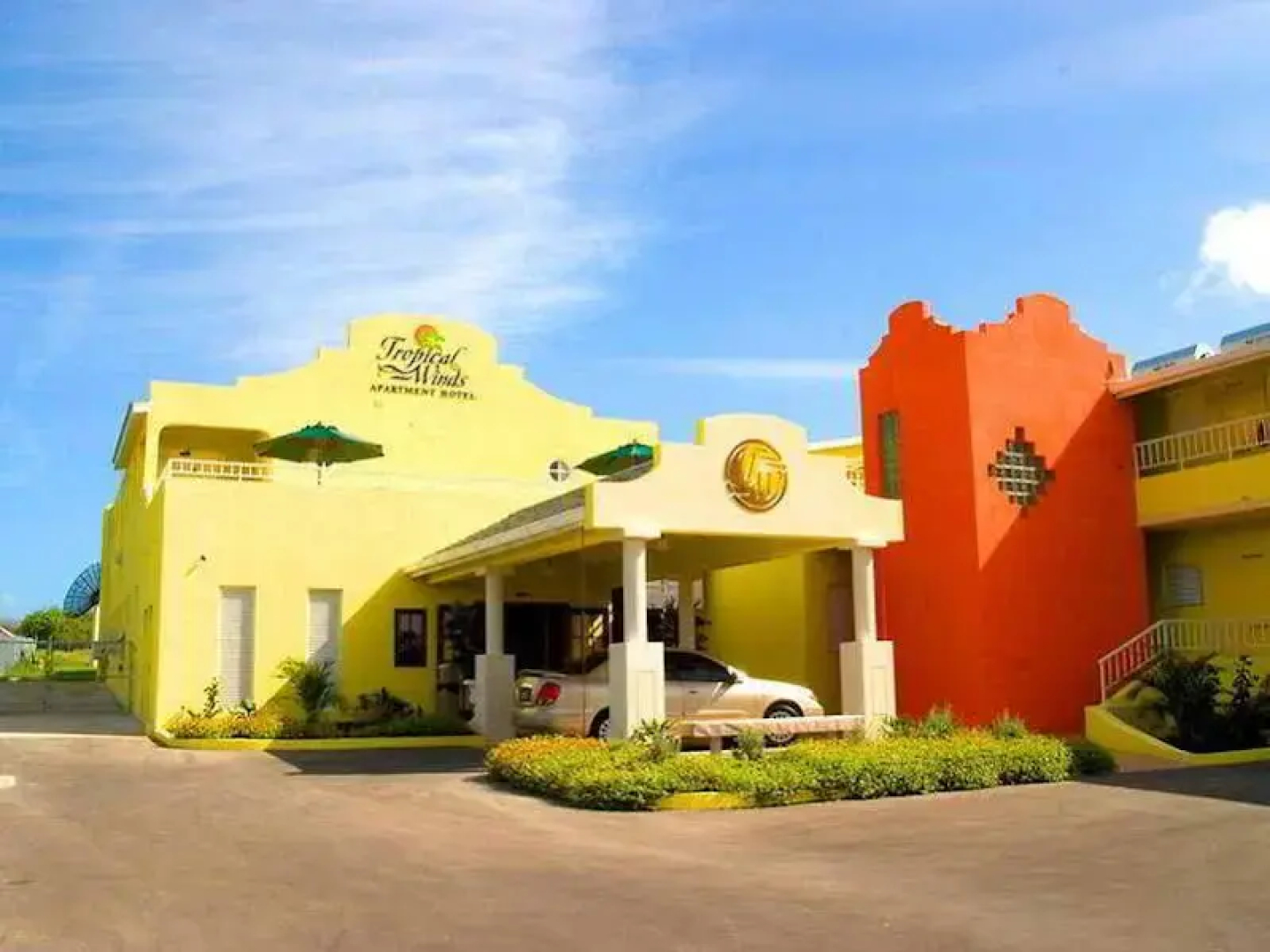 Tropical Winds Apartment Hotel