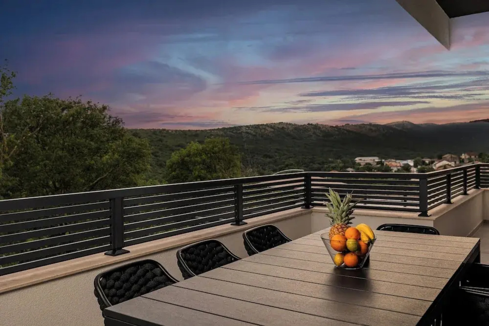 Villa Betelgeuse Supernova