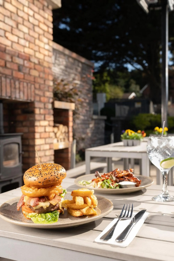 Ivanhoe Inn and Hotel