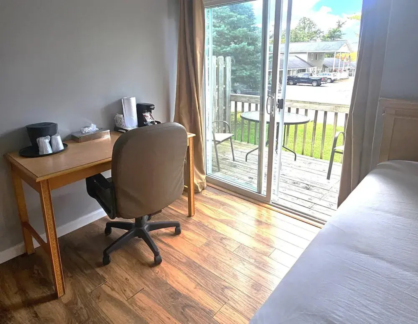 Capt.'s Inn & Suites