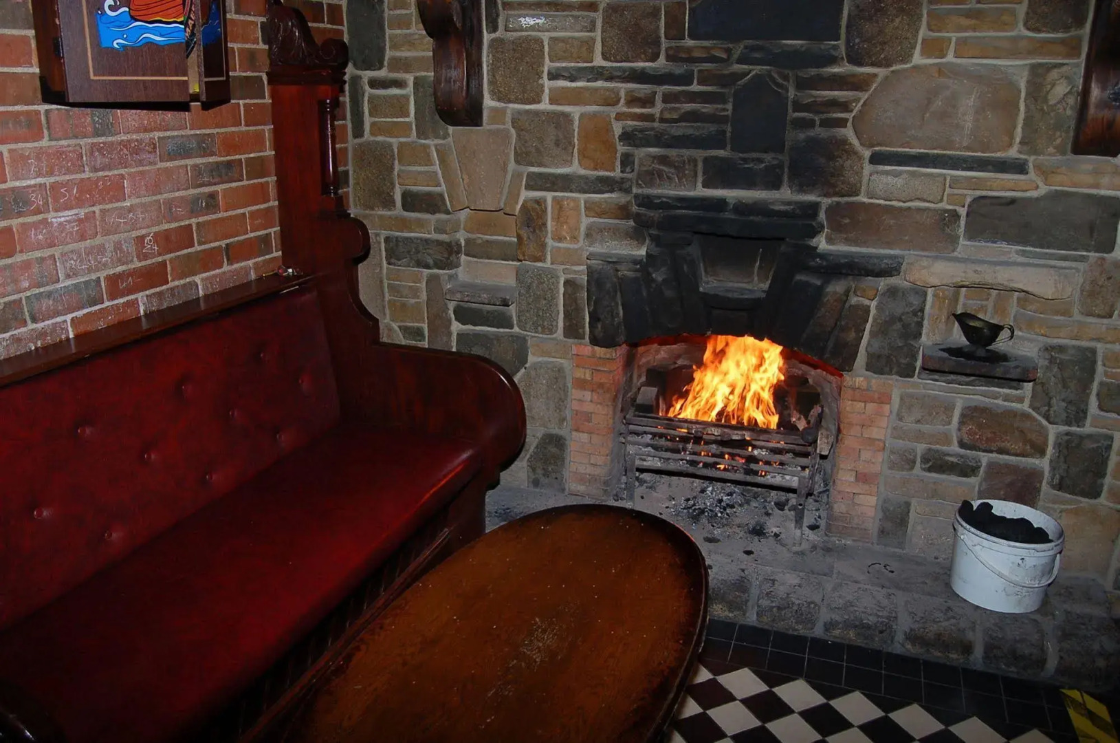 Ivanhoe Inn and Hotel