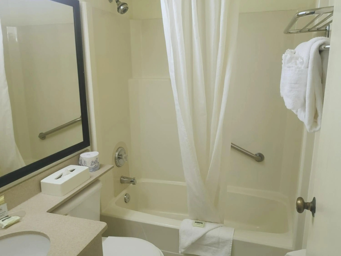 Travelodge by Wyndham Edmonton West