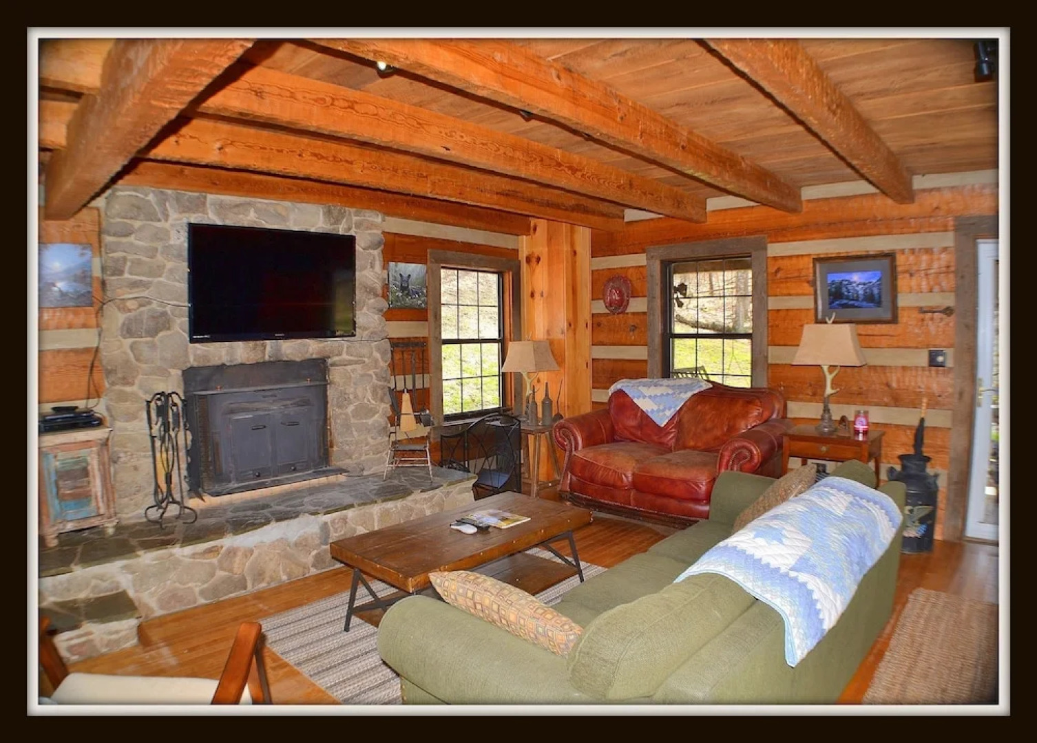 Logged Inn - 3 Br cabin by RedAwning