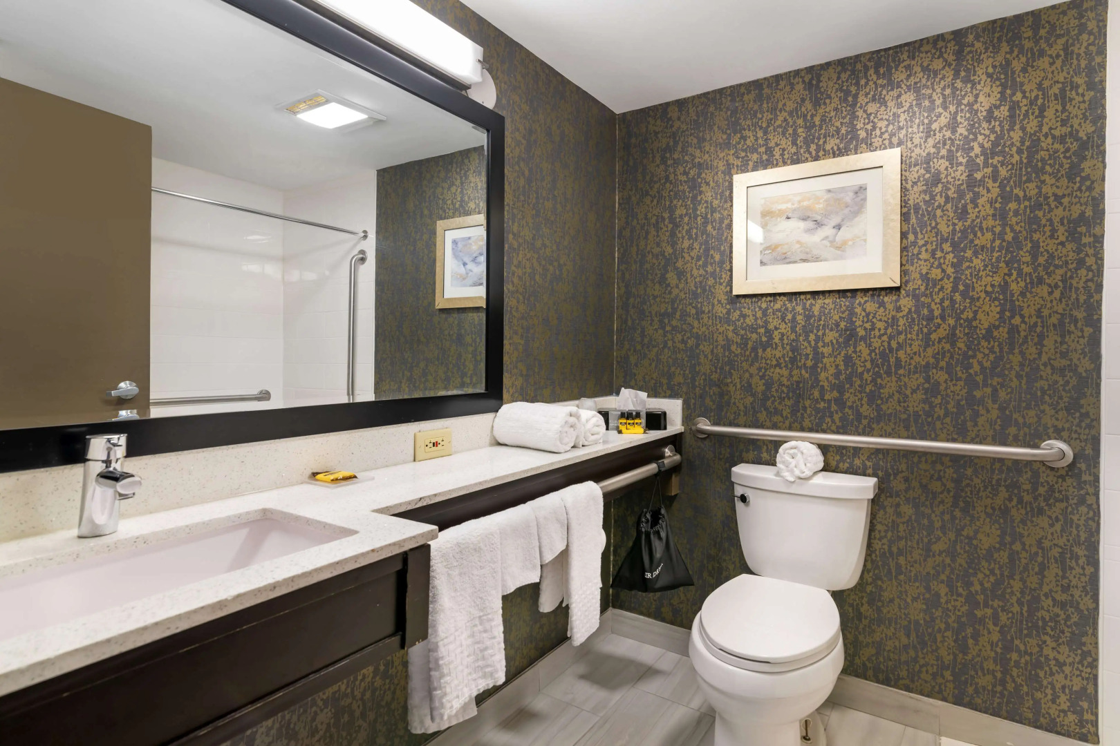 Best Western Plus Landmark Inn