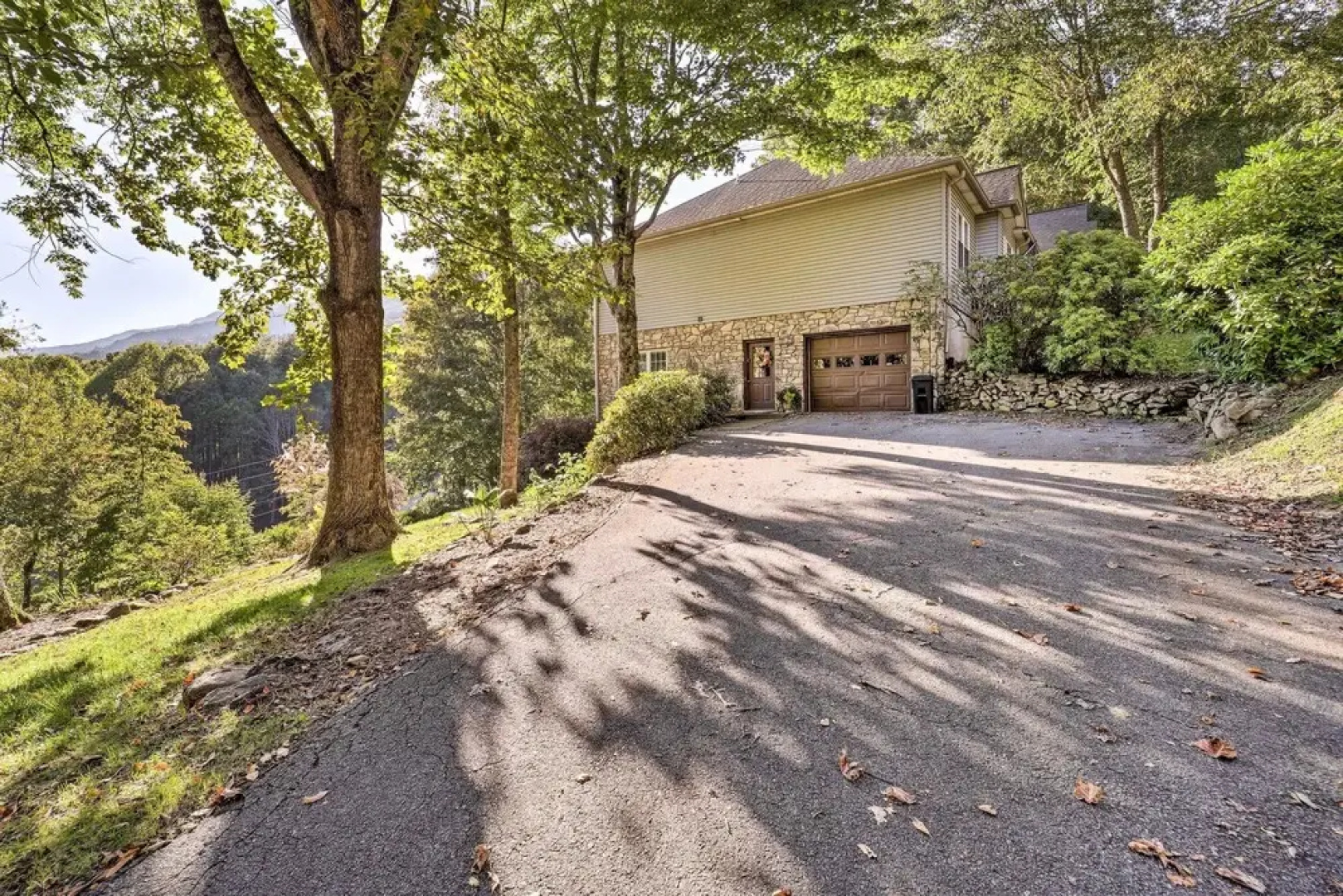 Near Sugar Mtn Resort: Banner Elk Haven w/ Views!