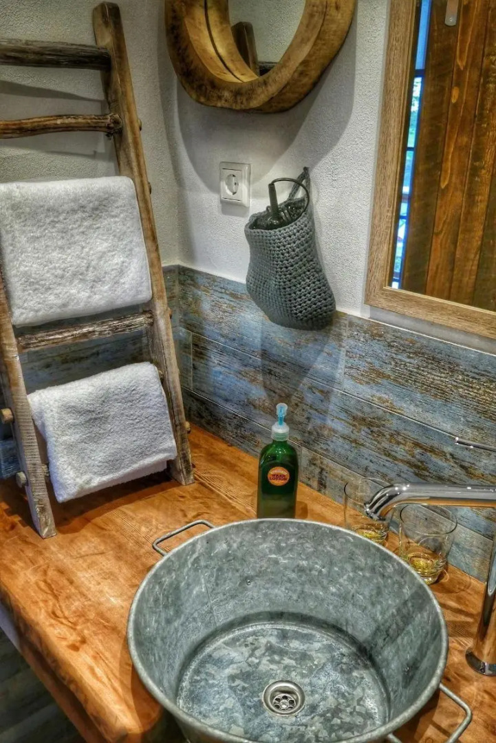 Road Stop Neandertal