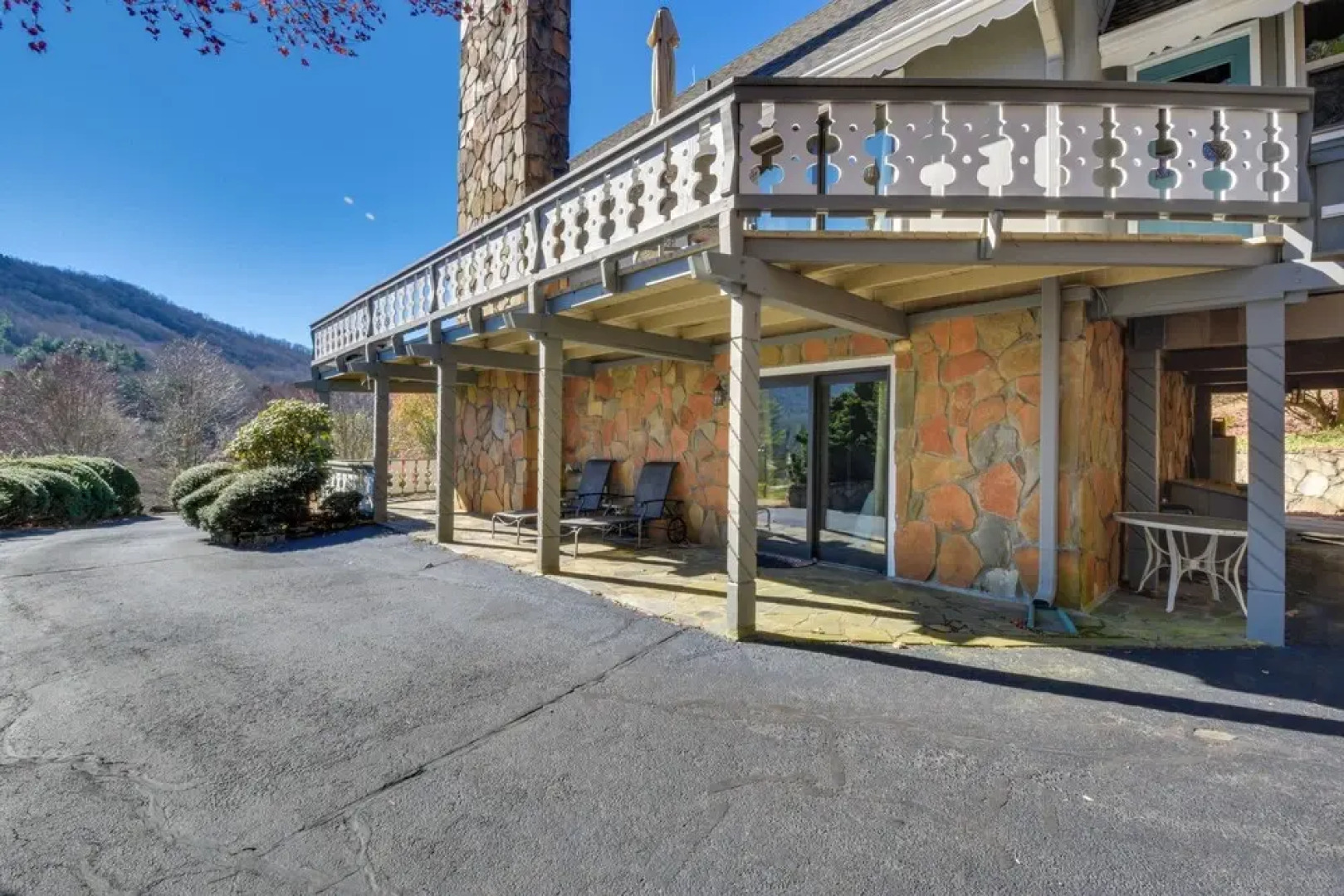 Picturesque Sky Haus Sanctuary w/ Mountain Views