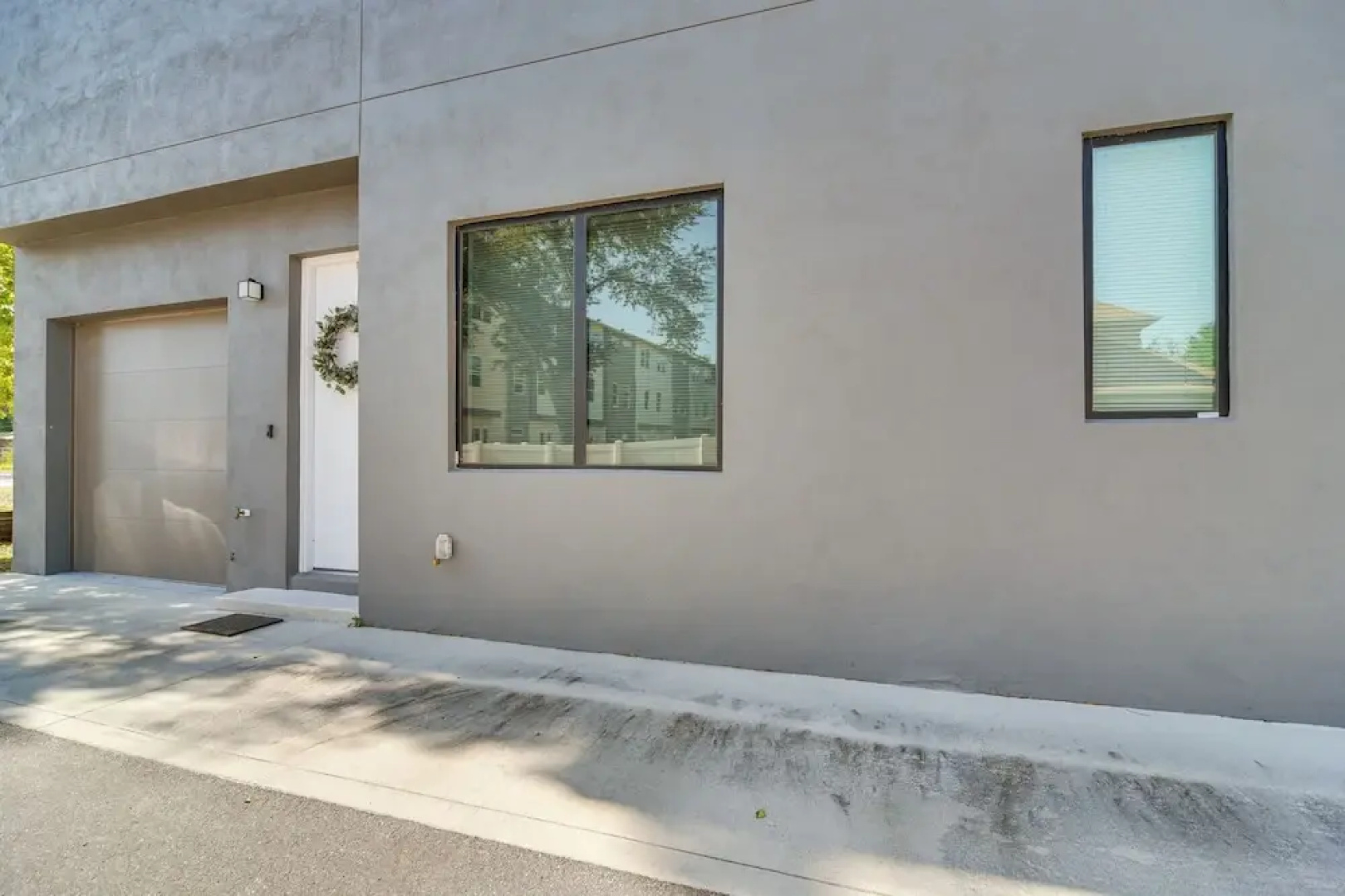 Modern Tampa Townhome Near Midtown WFH Friendly