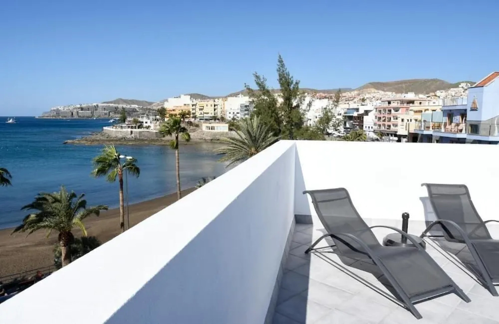 Pura Vida Beach Suites