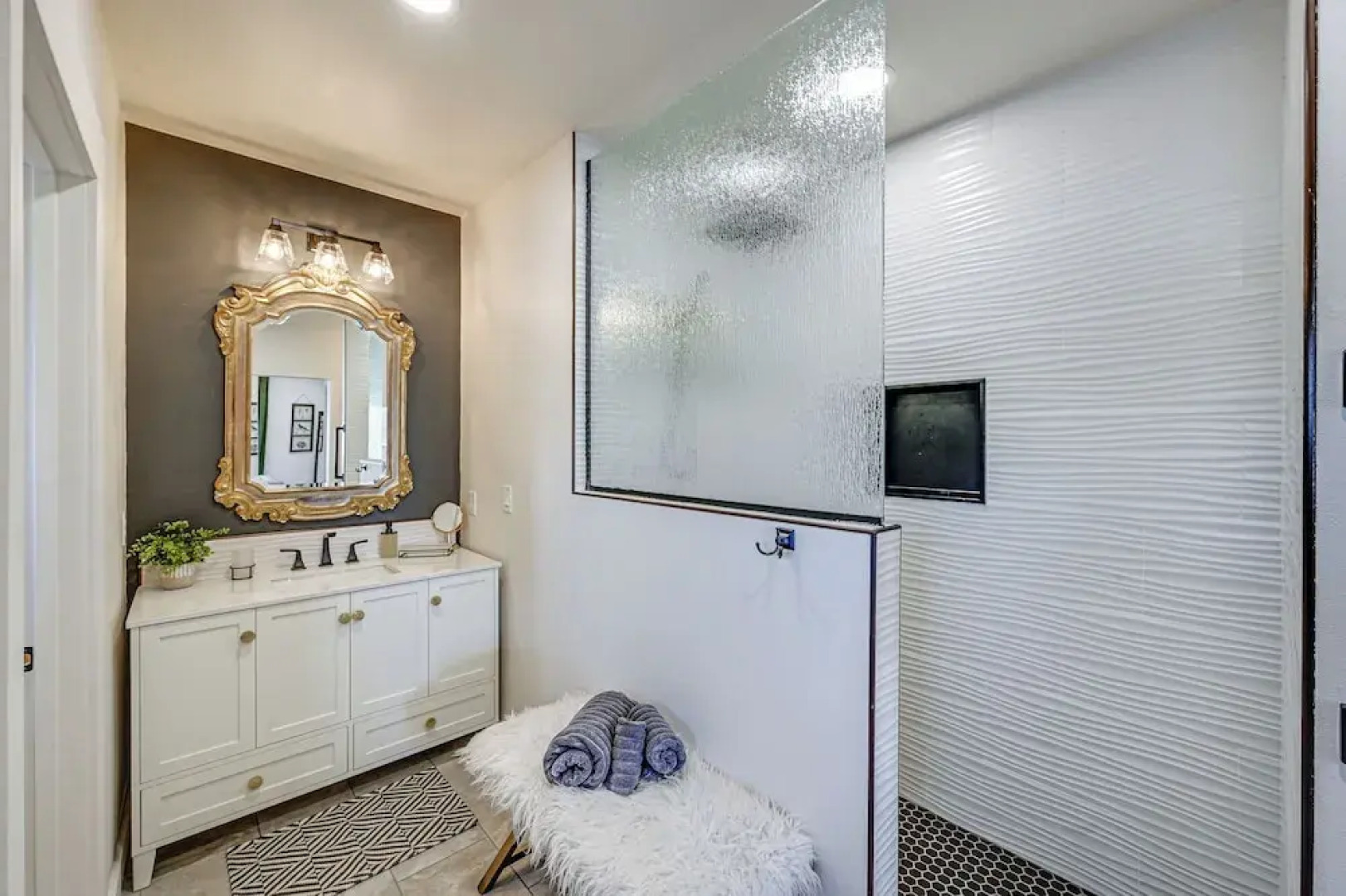 Stellar Craig Apartment - Walk to Restaurants!