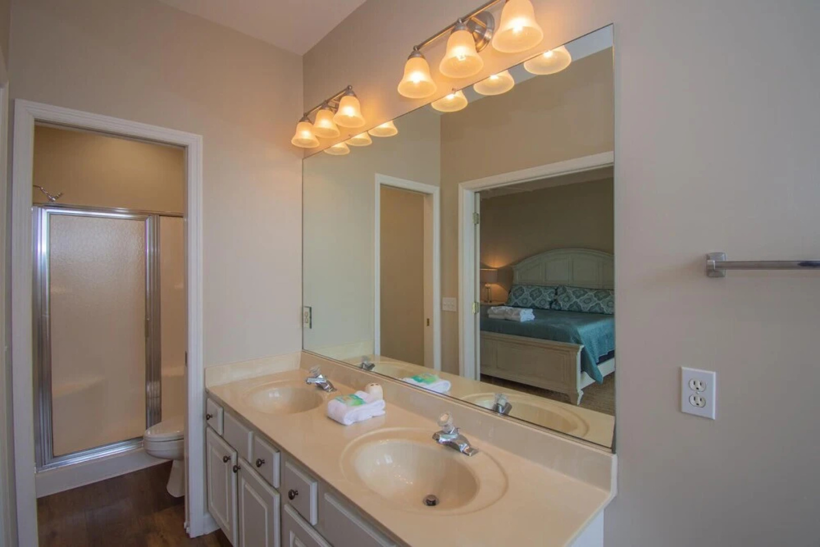 Charleston-style Row House Featured on Hgtv w/ Wifi & Creek Views