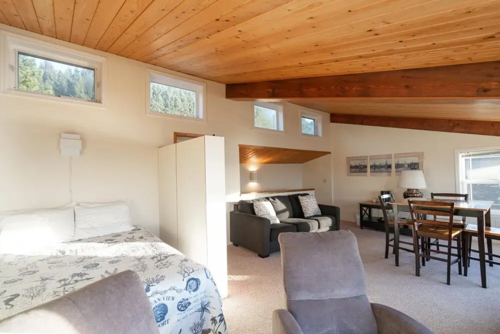 Whale Pointe 2 Br cottage by RedAwning
