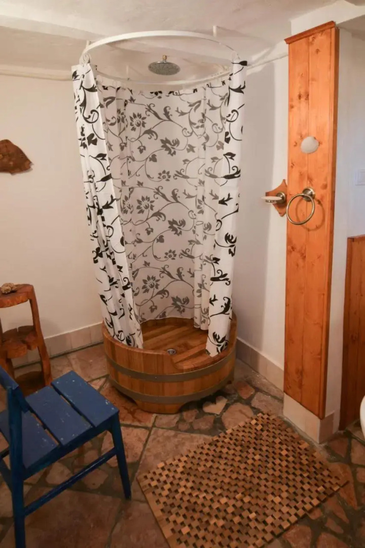 Kerti Lak (Adults Only)