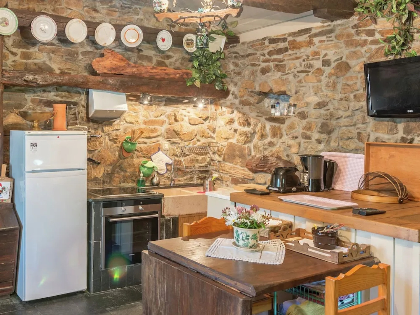 Holiday Home for two in Idyllic Garden With Saltwater Swimming Pool