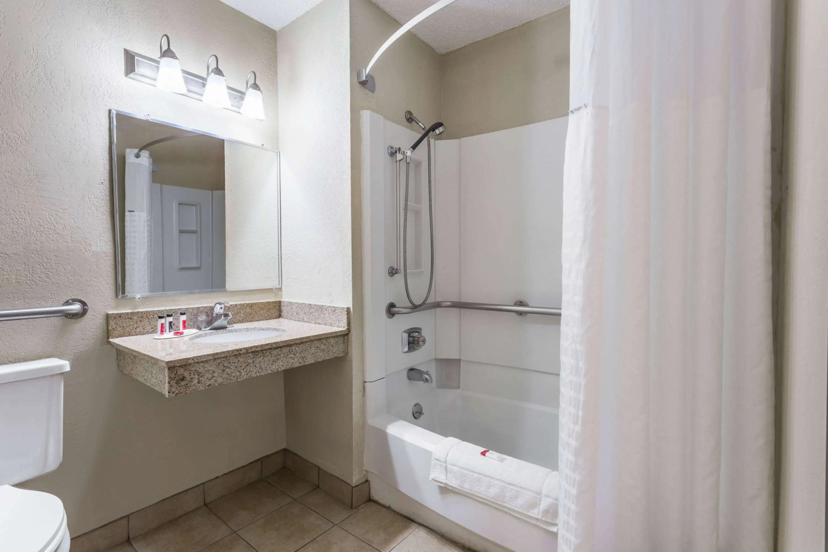 Super 8 by Wyndham Dubuque