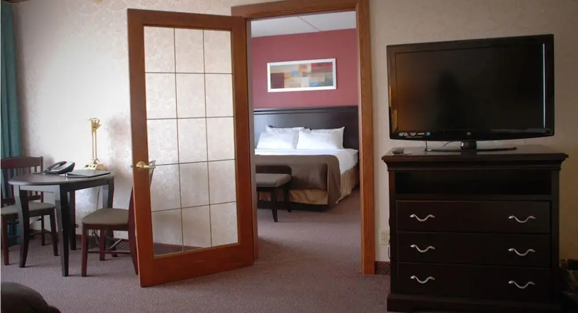 The Plaza Hotel & Suites Winona