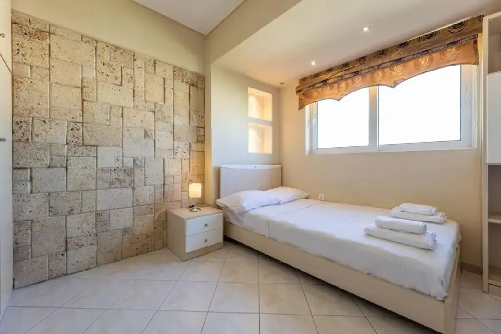 Peristeri 2 BD flat next to metro Agios Antonios