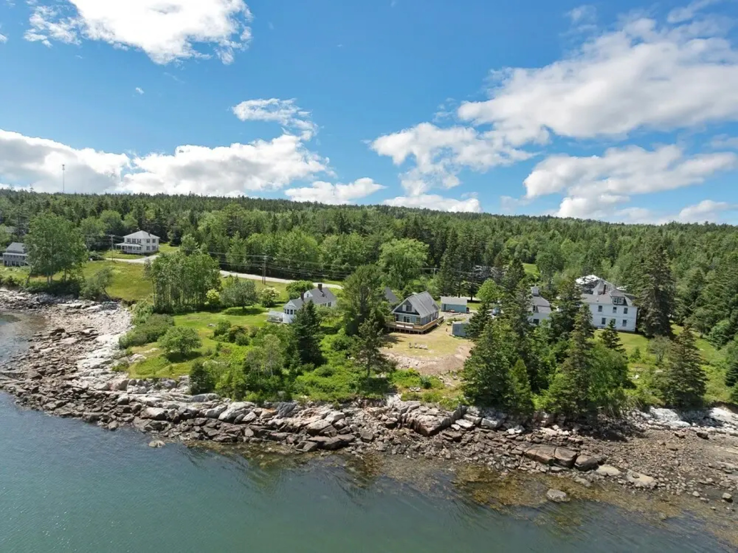Waterfront Retreat With Stunning Views 3 Bedroom Home