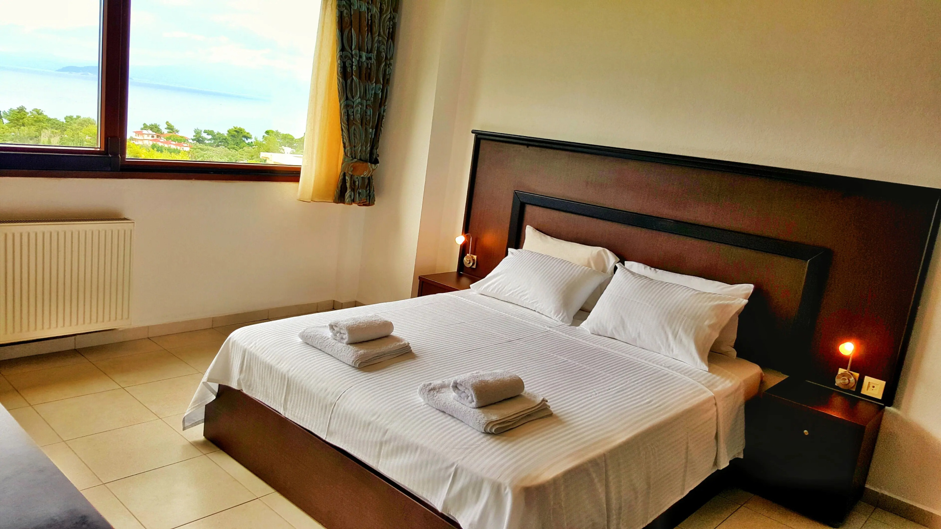 Bungalow White Apartments and Suites