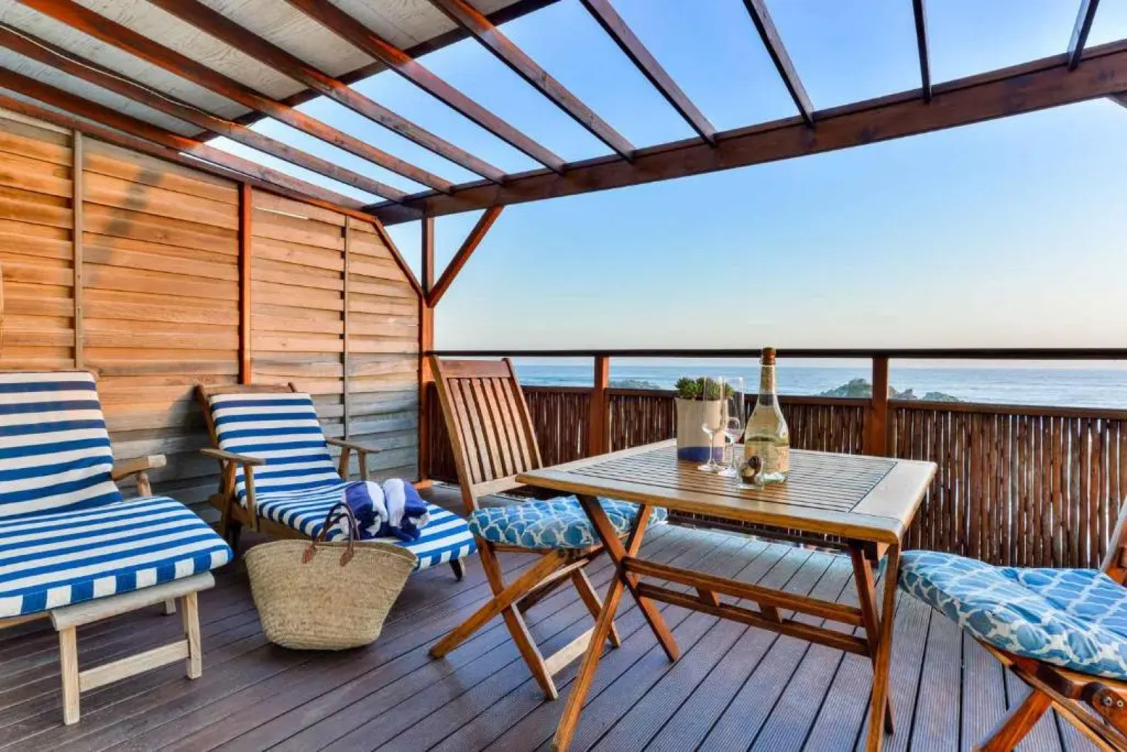 Singing Kettle Beach Lodge