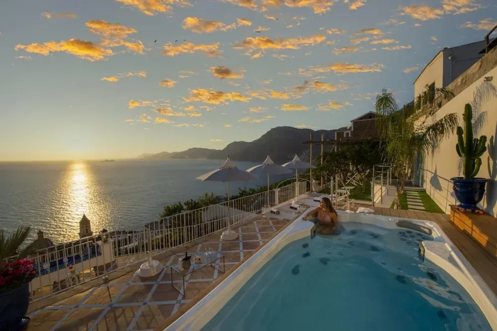 Luxury Villa Malika - Breathtaking View of Capri and Positano