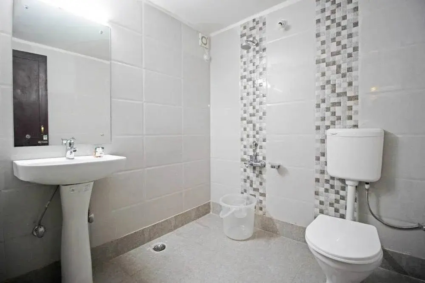 OYO Rooms Near Zero Bridge