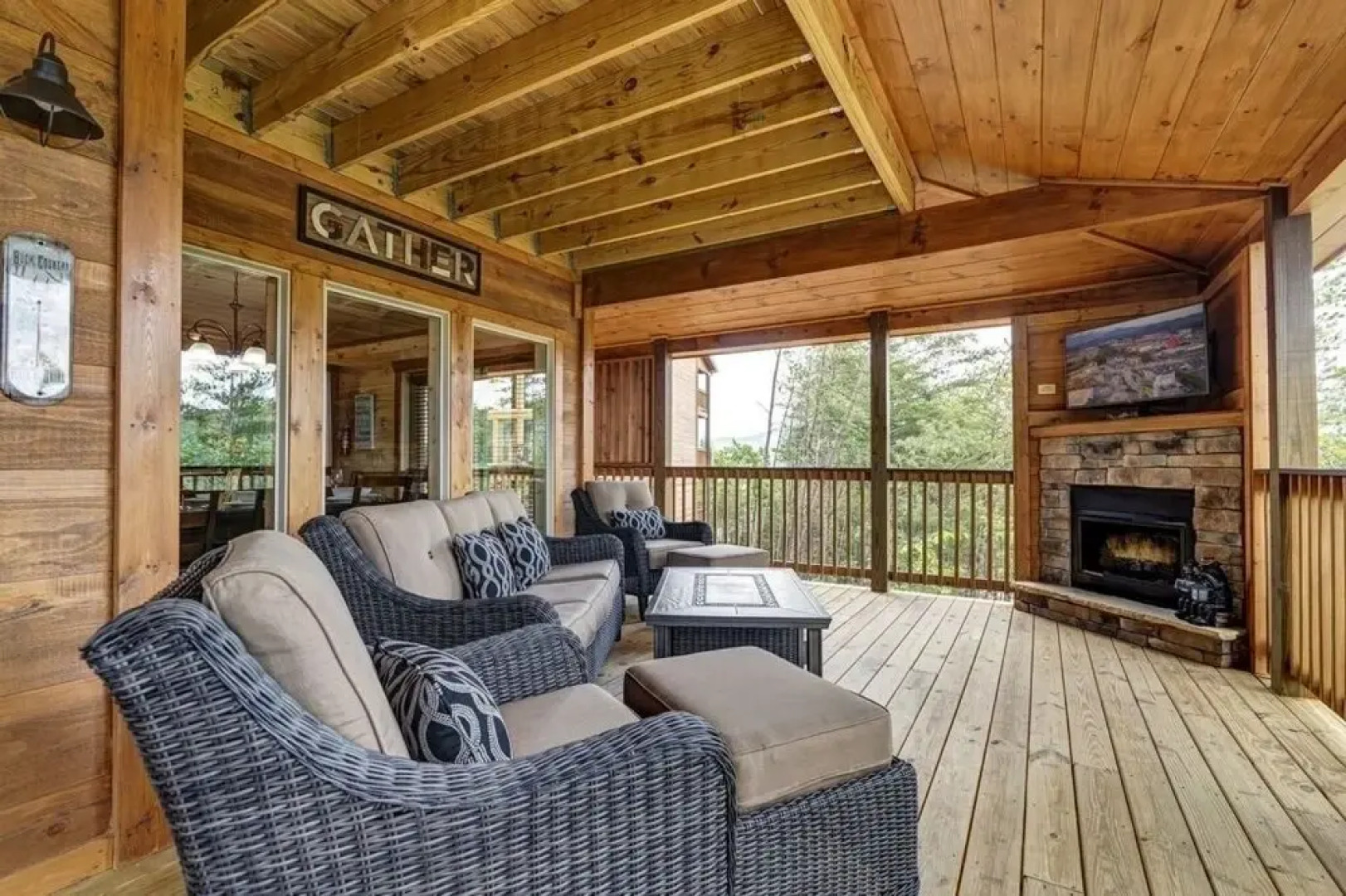 Big Bear Retreat - 4 Bedrooms, 4.5 Baths, Sleeps 12 4 Cabin by RedAwning