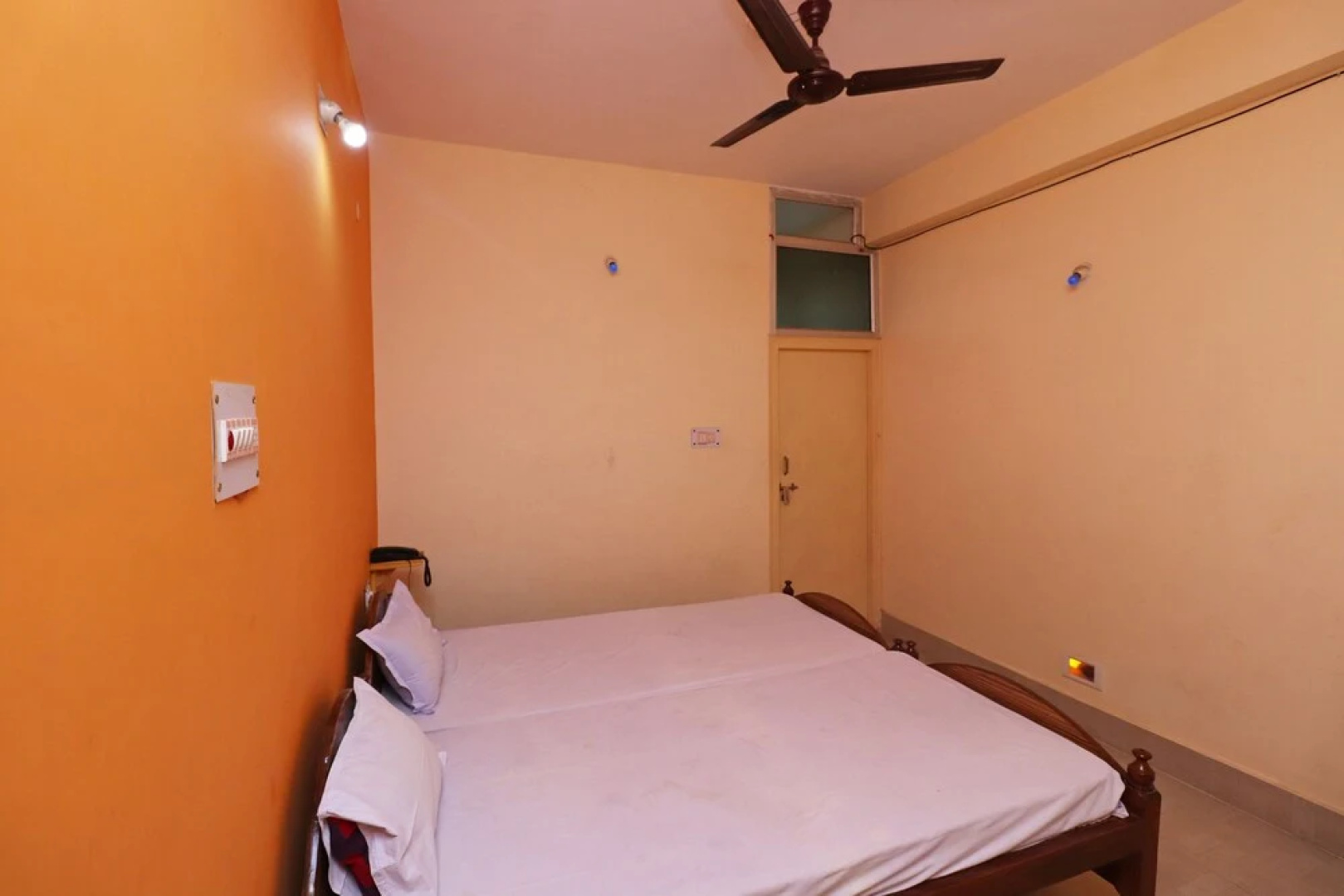 L X Inn by OYO Rooms