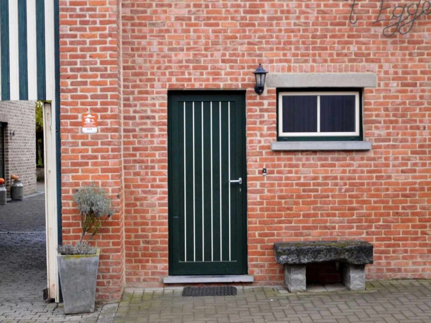 Holiday House with Jacuzzi, Spacious Garden, Beautiful Views And a Playground