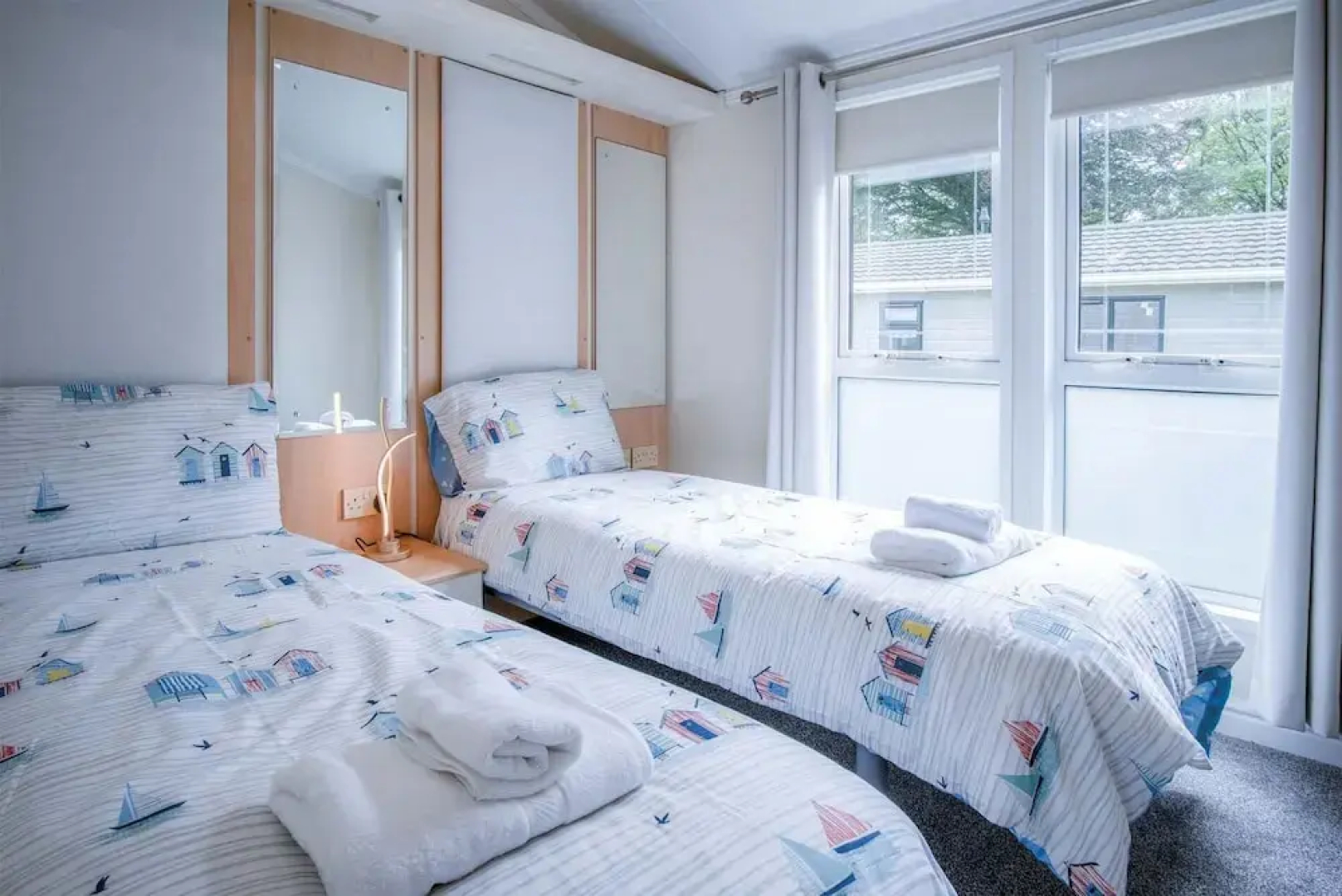 2 Manor Lodge - 2 Bedroom Lodge - Pendine