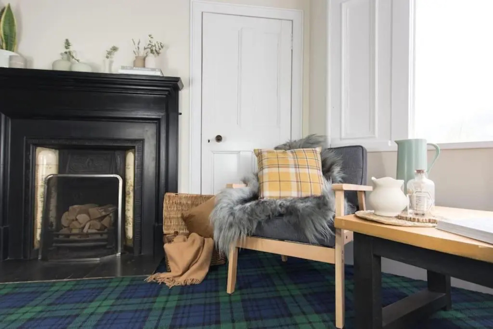 Rossmay House - 4 Bedroom Scottish Villa with waterfront / mountain views