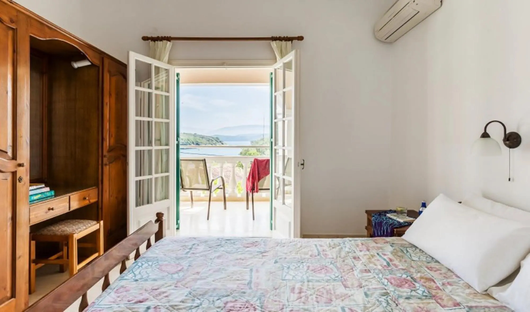 Evanna Walk to Beach Sea Views A C Wifi Car Not Required - 3425