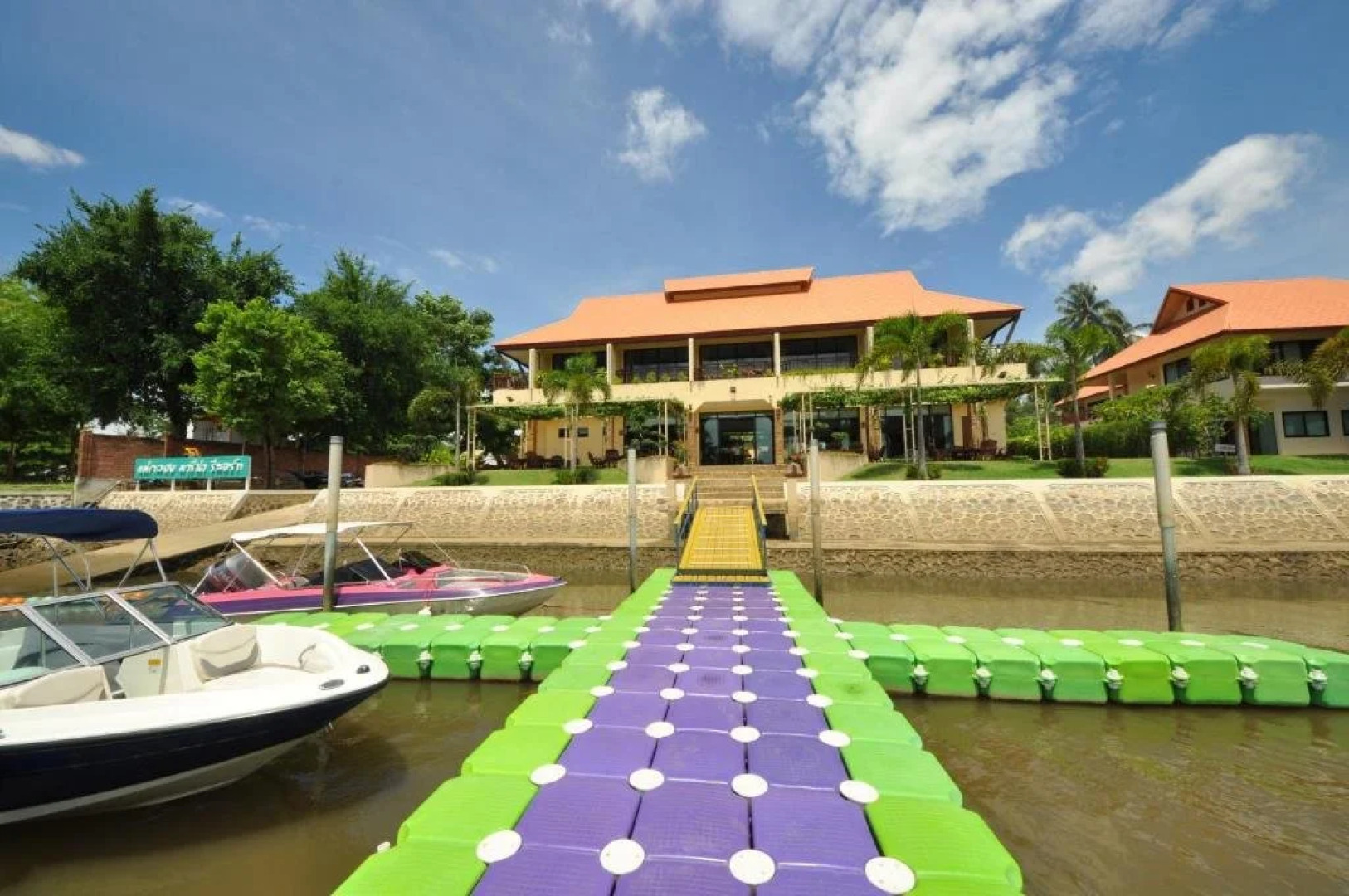 Maeklong Marina Resort