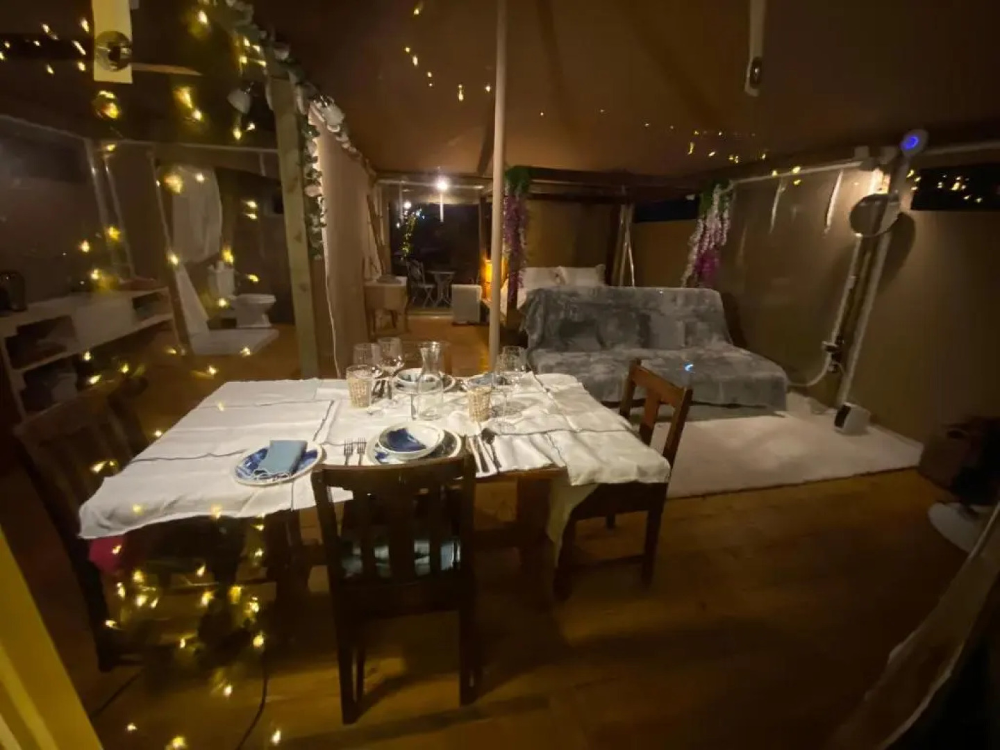 Beautiful Lakeside Safari Lodge