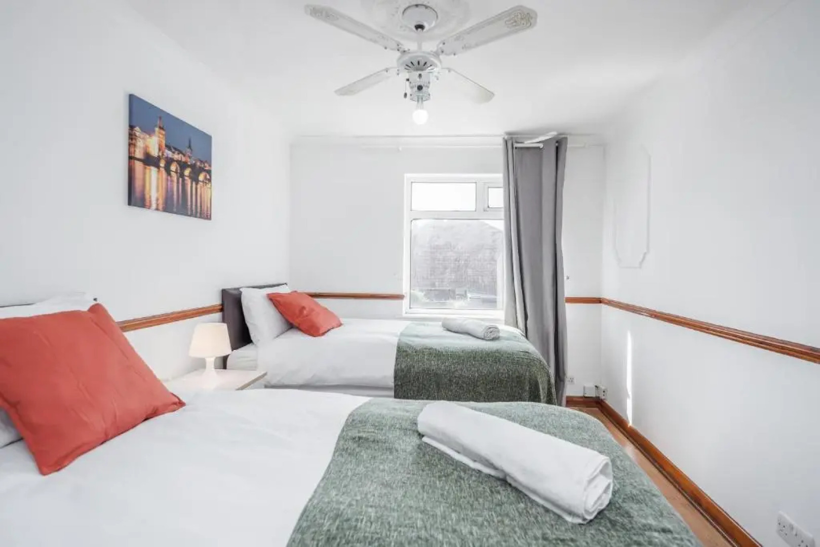 TMS Spacious 3-bed House! Tilbury! Free Parking!