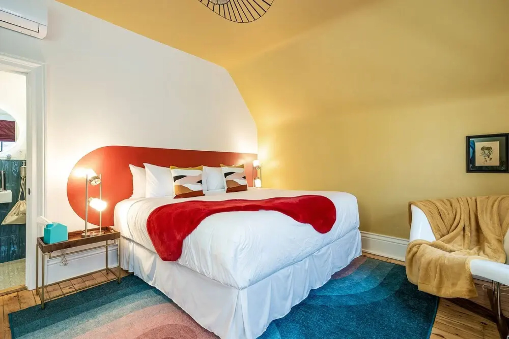 11 Rooms Boutique Hotel