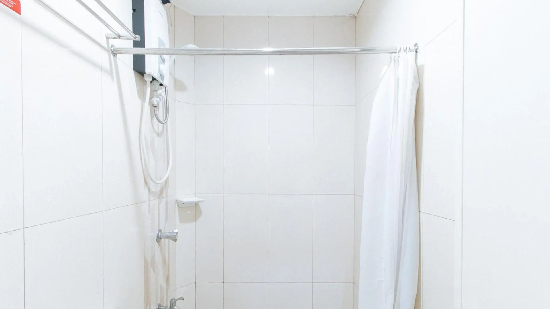 RedDoorz near Quirino Station