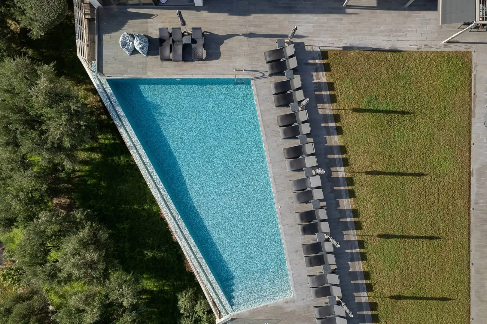 Kymothoe Elite Suites