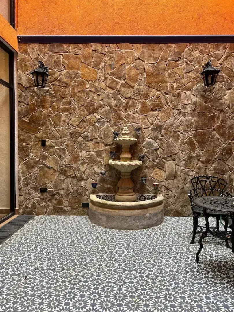 Casa Colonial en Pueblo Mágico by Adhoc