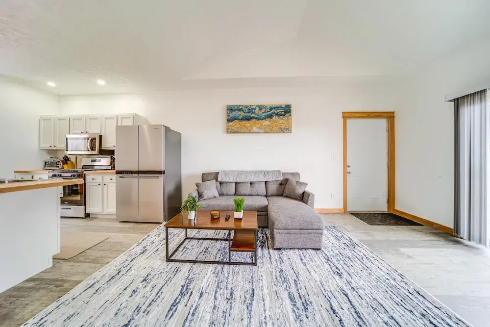 Balcony+ Golf Course View: Quiet Erie Getaway