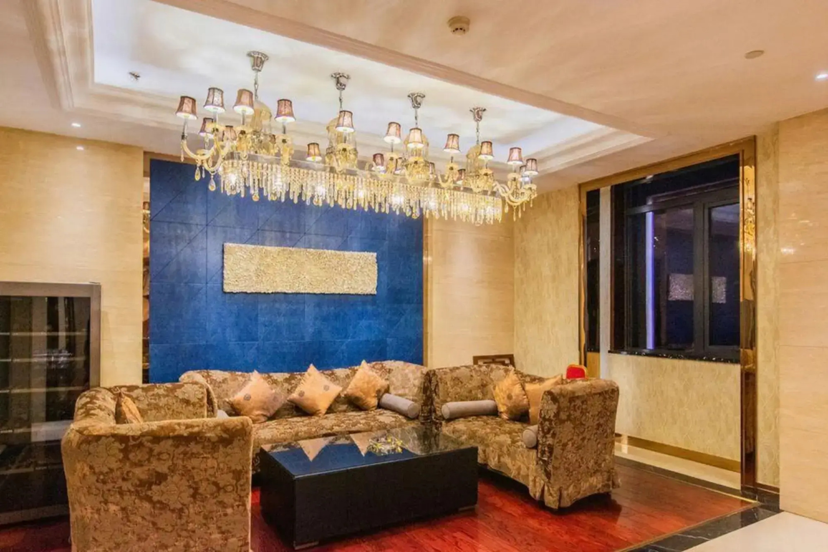 Licheng Ruixuan Hotel (Lingshi Xinjian East Street)