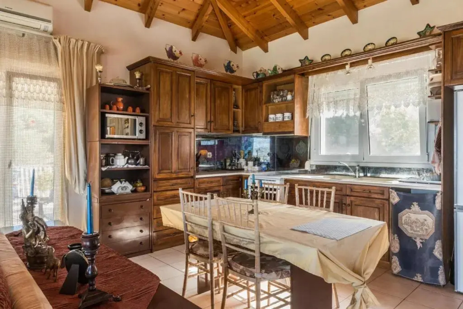 House with private pool, isolated, unique view.