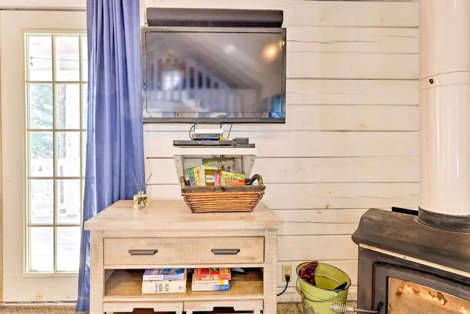 Private Lake Access & Canoes: Pennsylvania Cottage