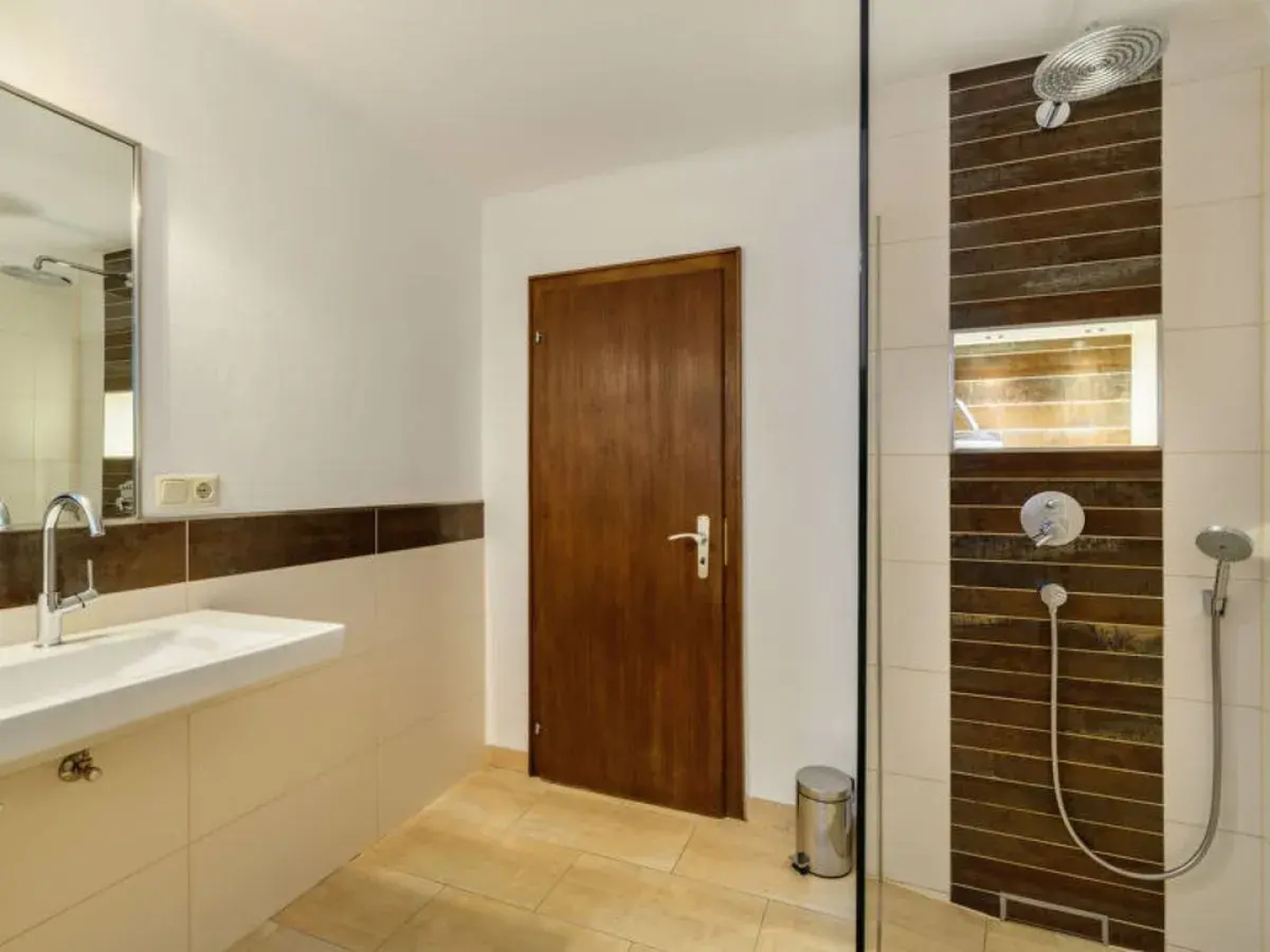 House Riki Bruck