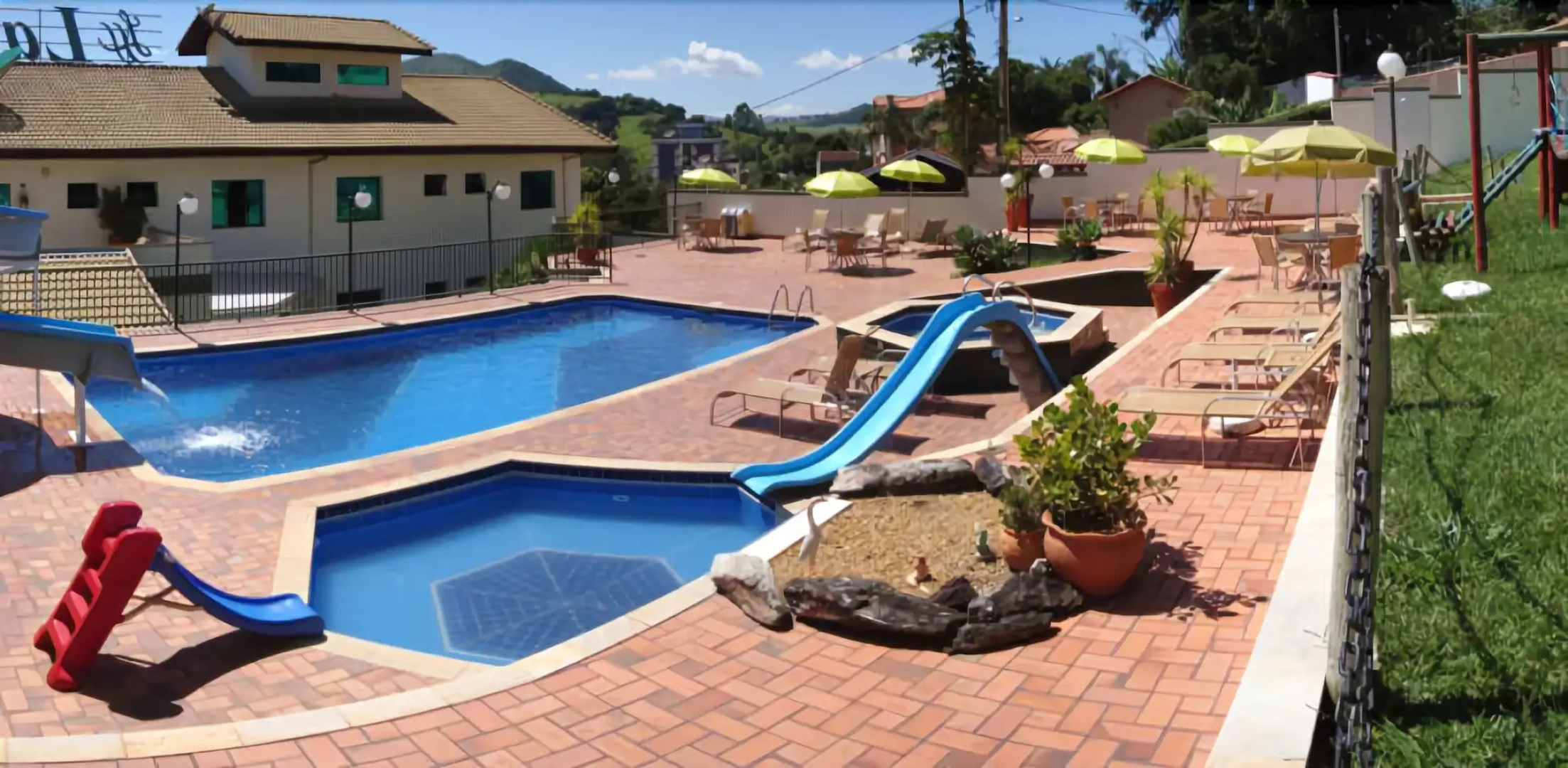 Summit Lago Hotel