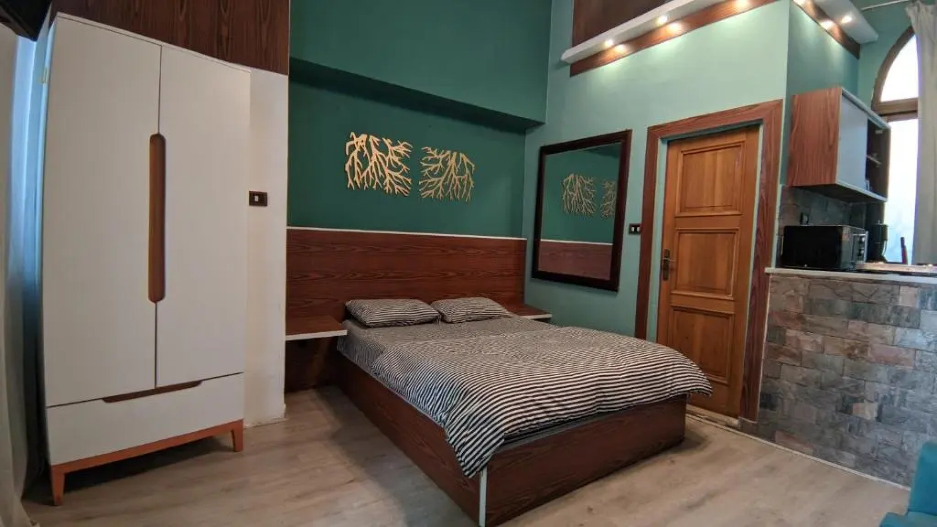 private entrance studio with private garden