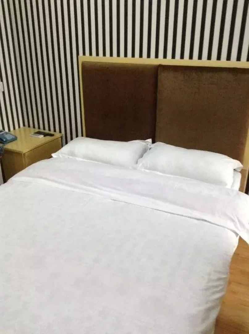 Golden Kylin Business Hotel