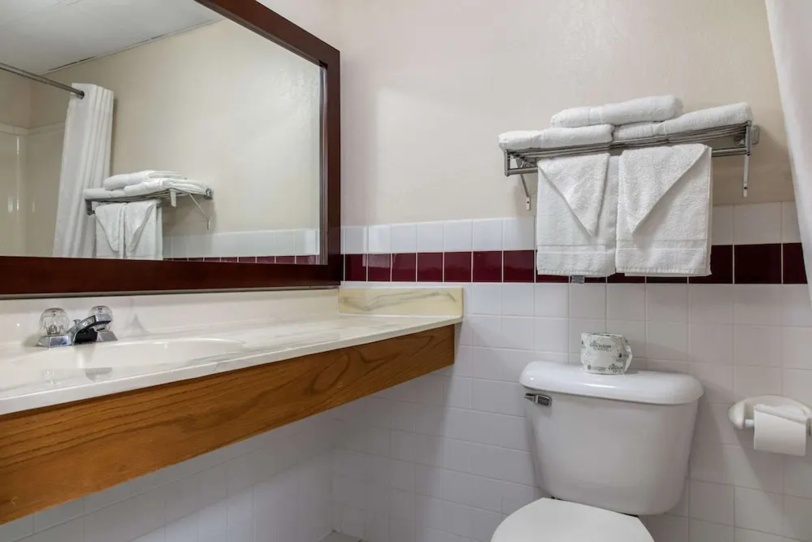 Asteria Inn & Suites