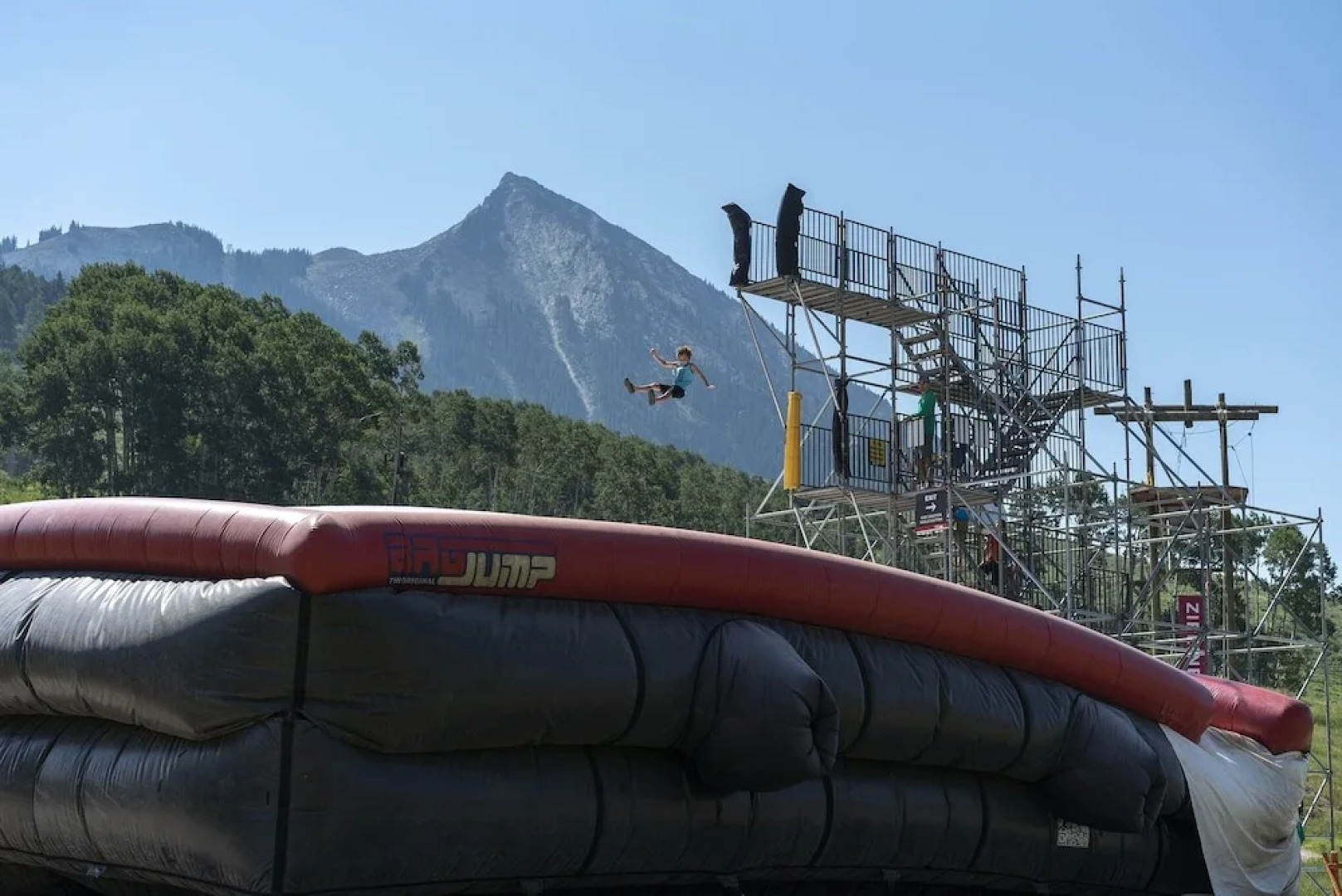 Beautifully Renovated Two Bedroom Condo with a Balcony in Mountaineer Square 2 Condo - No Cleaning Fee! by RedAwning